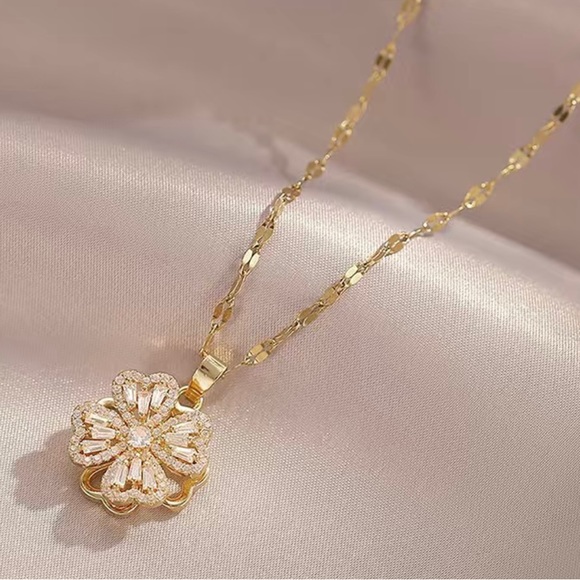 18k gold plated four leaf clover pendant necklace - Picture 2 of 2